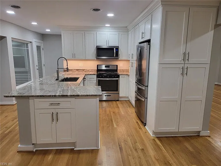1 Sir Francis Wyatt Pl — Photo 16