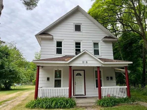 218 N Baldwin St, Whitehall, MI 49461