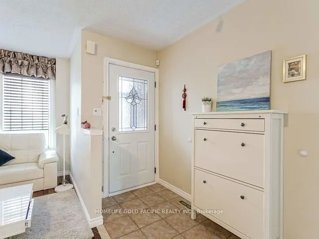 62 Baffin Ct — Photo 2