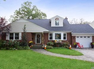 46 Prescott St, Garden City, NY 11530