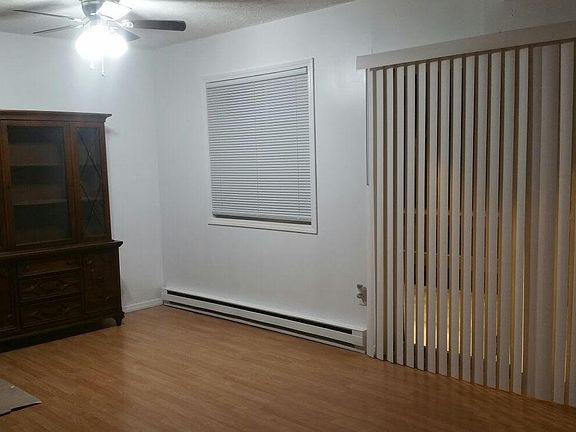 3rd image of 9533 Jasmine Dr