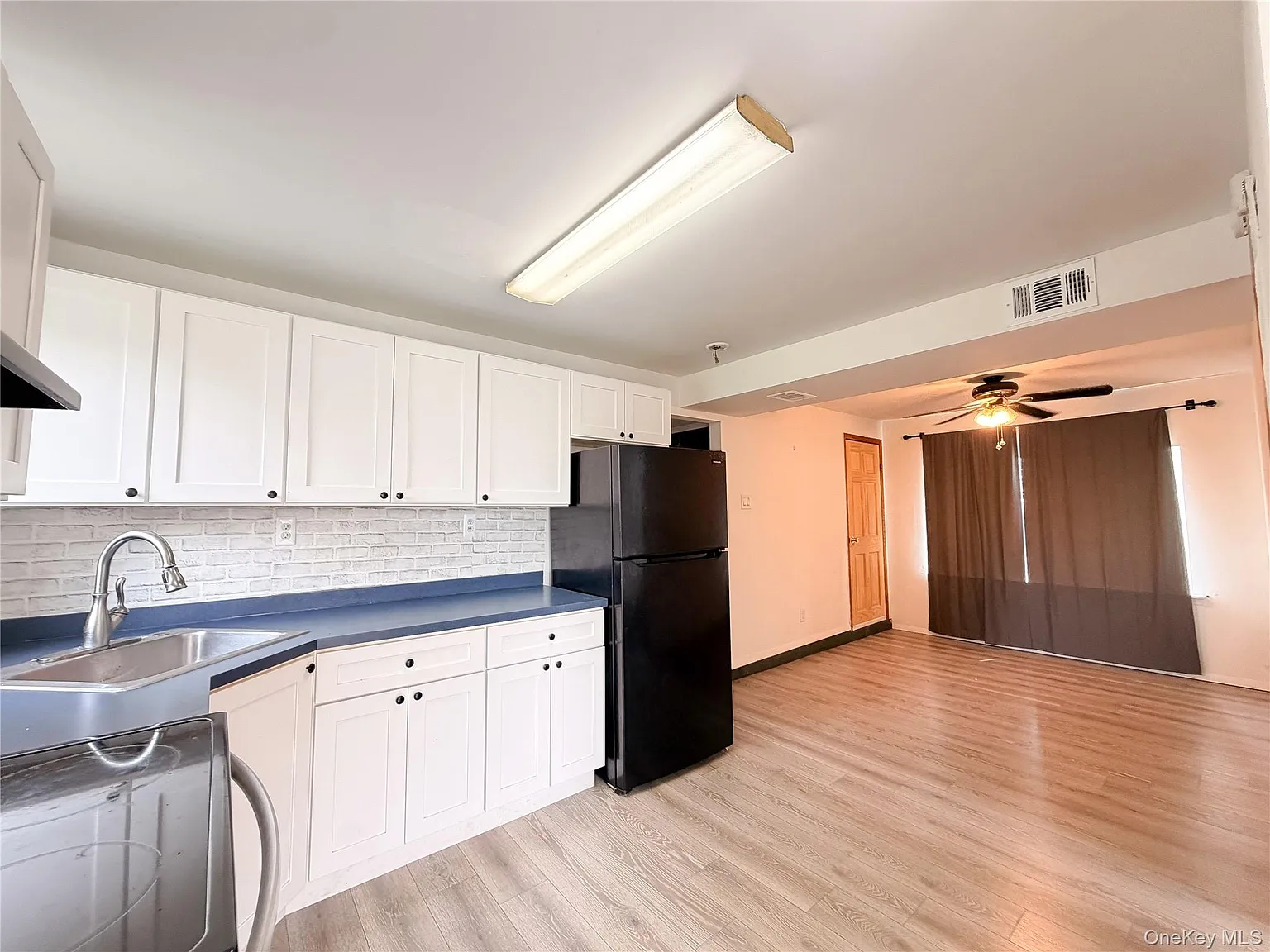2 bed, 1.0 bath, 2242 sqft, $2,500 — Photo 2