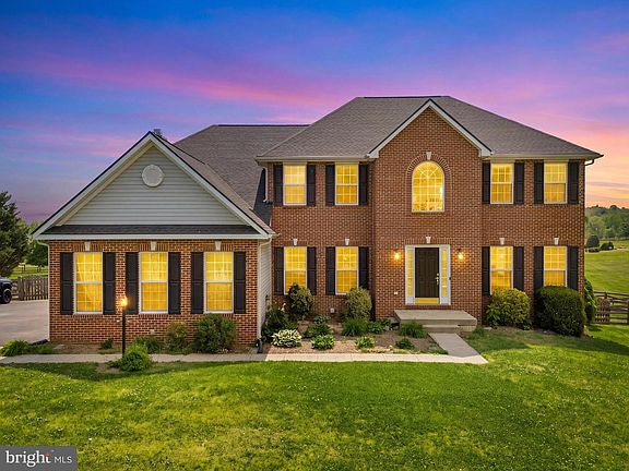 2nd image of 300 Spruce Hill Way