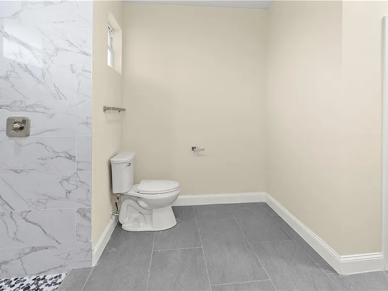 1043 Albert Ave — Photo 24