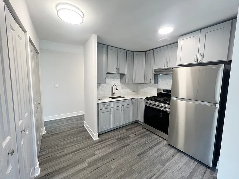 8348 W Catherine Ave #500 — Photo 39
