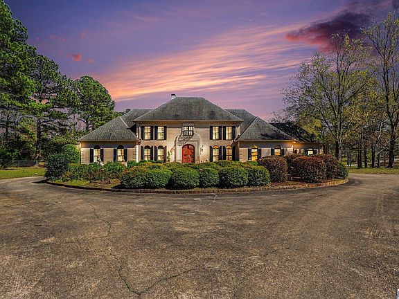 3rd image of 617 Sanders Rd