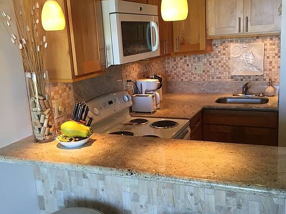 5th image of 2916 Date St APT 22E