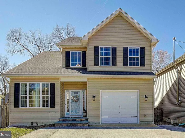 615 Clark Ave, Deale, MD 20751