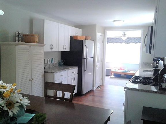 4th image of 112 County St