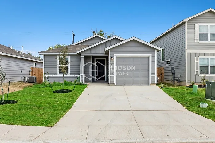 3 bed, 2.0 bath, 1151 sqft, $1,645 — Photo 3