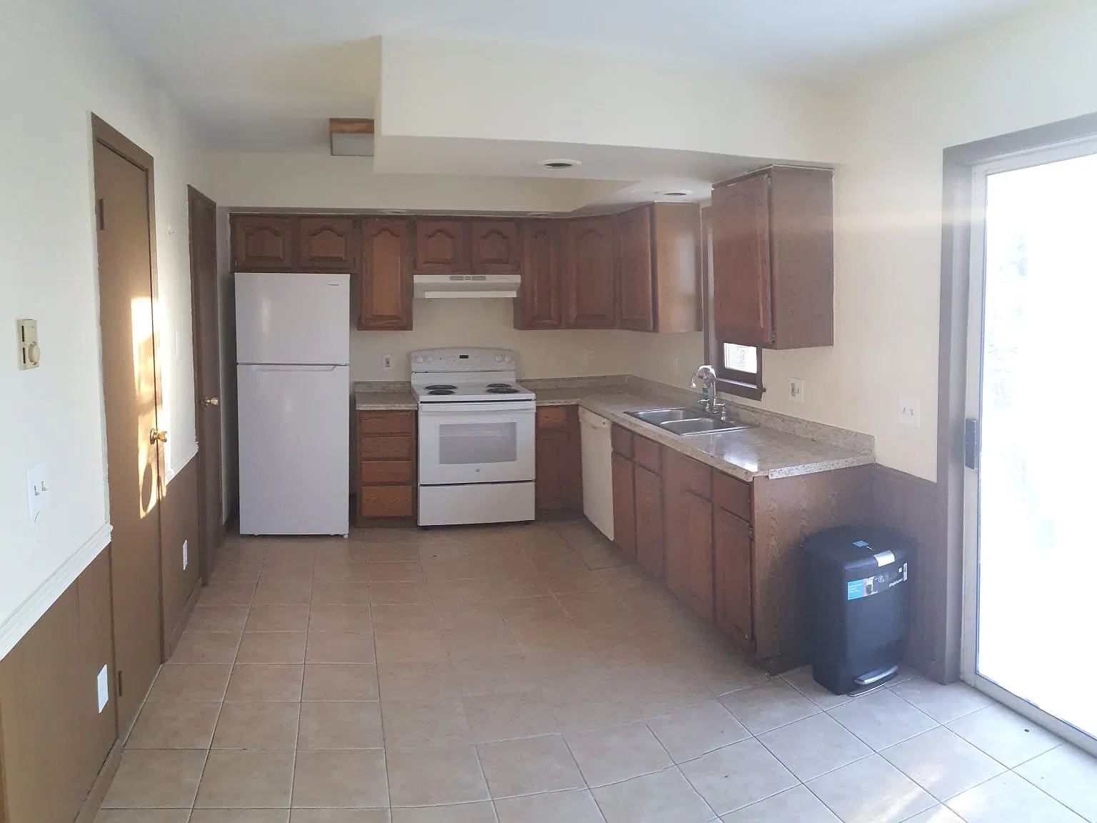 3 bed, 1.5 bath, 1200 sqft, $1,600 — Photo 2