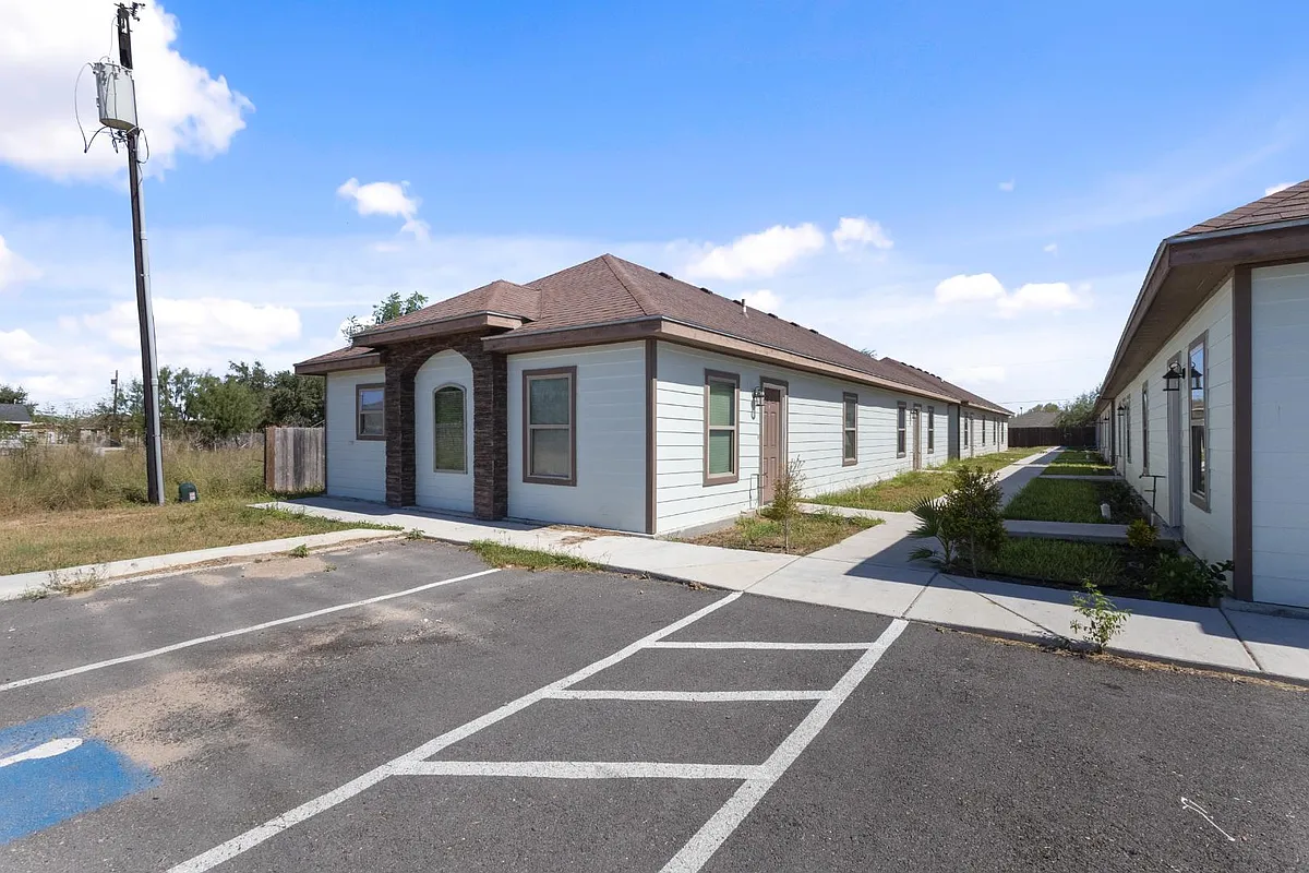 Unit Photo - 340 Eva St #8