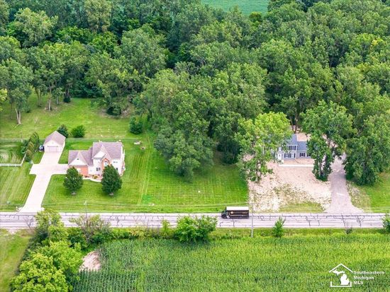 6 Nadeau Rd, Monroe, MI 48162