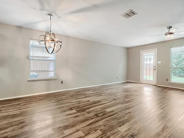 5210 Mountain Spring Trl — Photo 6