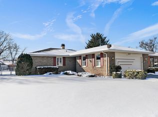 617 Sharon Dr, Crystal Lake, IL 60014