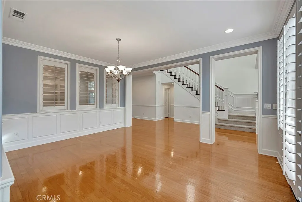 4 bed, 4.5 bath, 3804 sqft, $9,500 — Photo 3