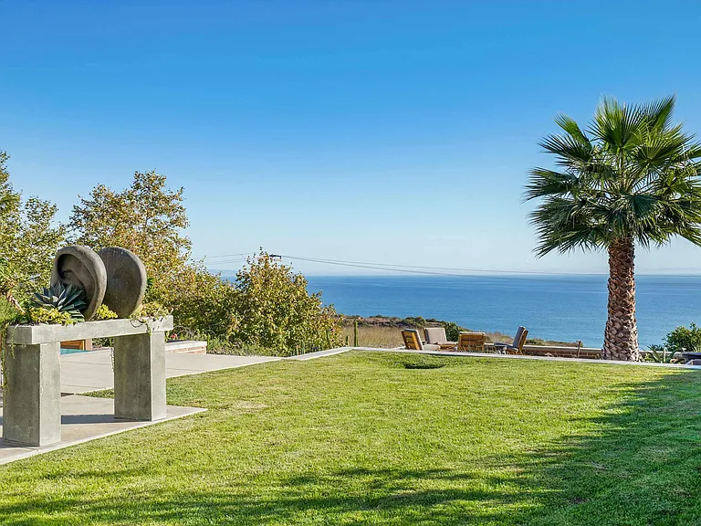 Breathtaking views from every angle_this is true relaxation.