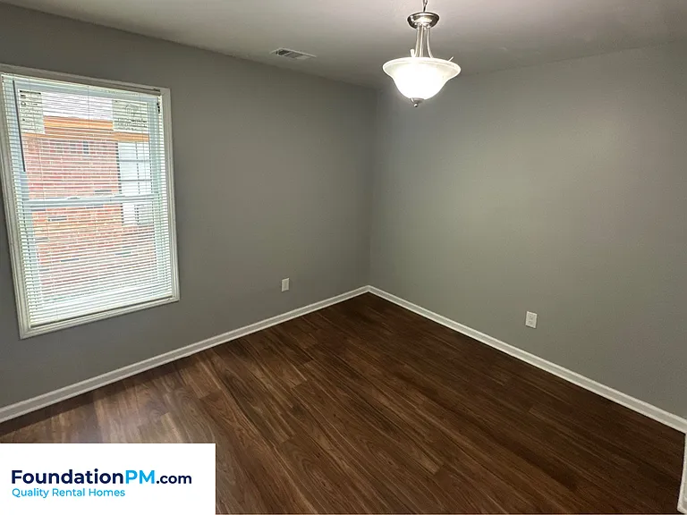 1663 Humber St — Photo 13