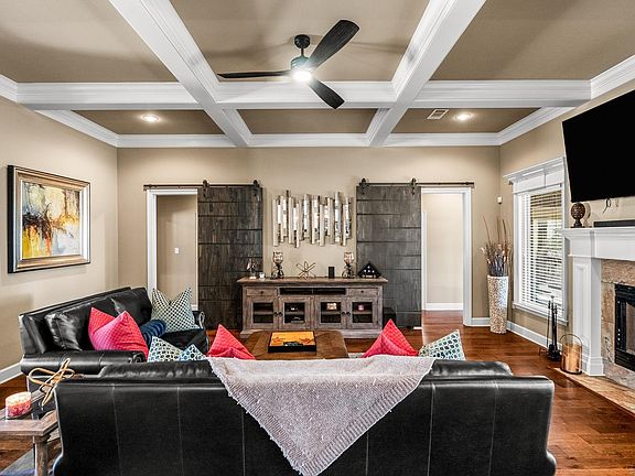 3rd image of 3025 Red Rock Rd