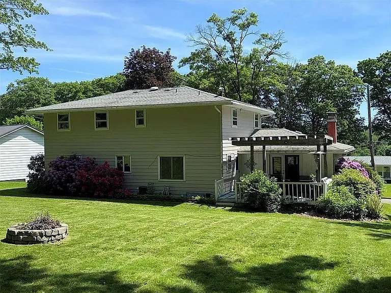 7 Exeter Dr — Photo 4