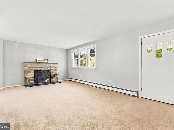 5th image of 4836 Greenwood St