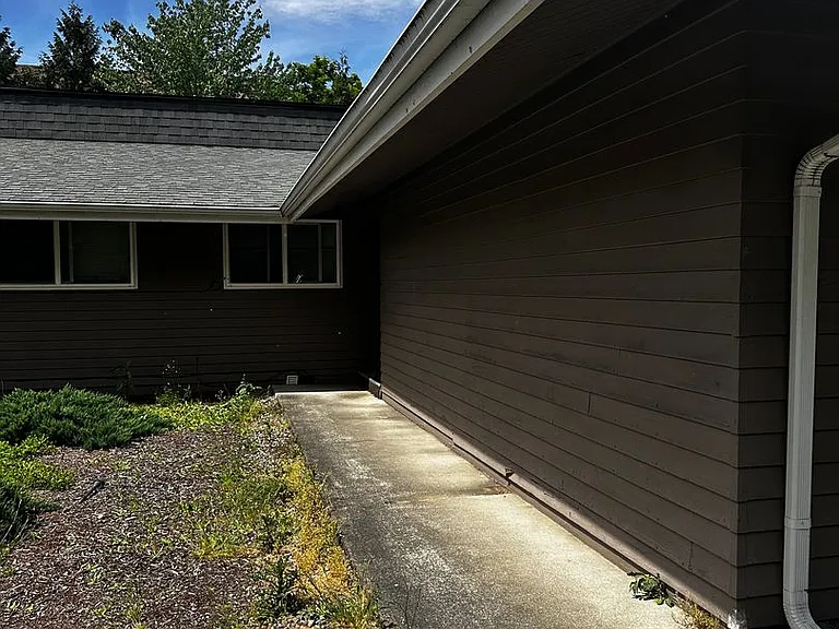 10833 & 10835 SE 200th St — Photo 10