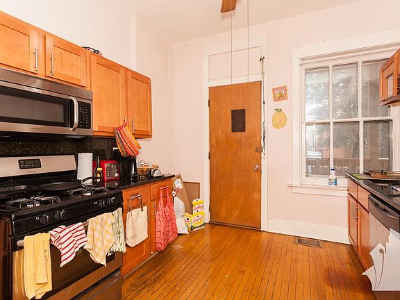 2nd image of 1545 W Leland Ave #1W