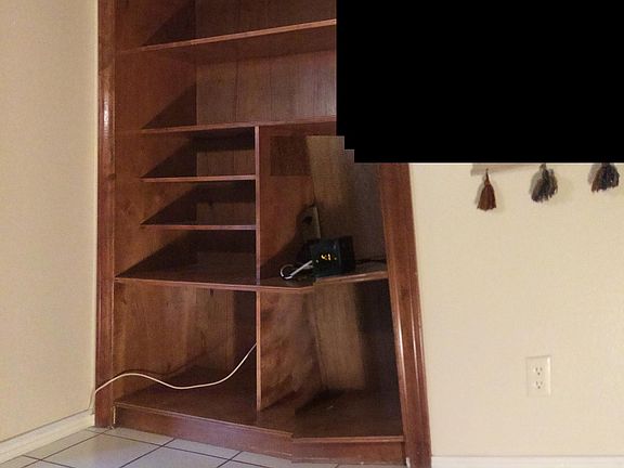 4th image of 7709 Broadway St