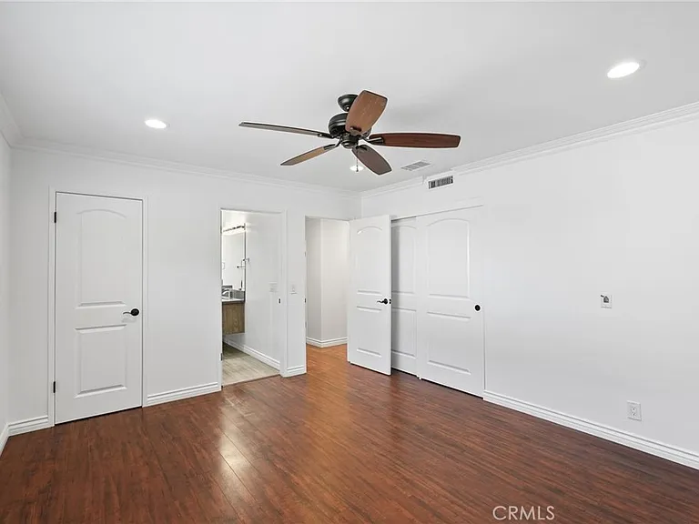 10811 Des Moines Ave — Photo 33