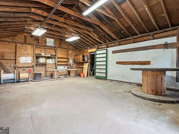 3rd image of 1179 Dallas Hwy