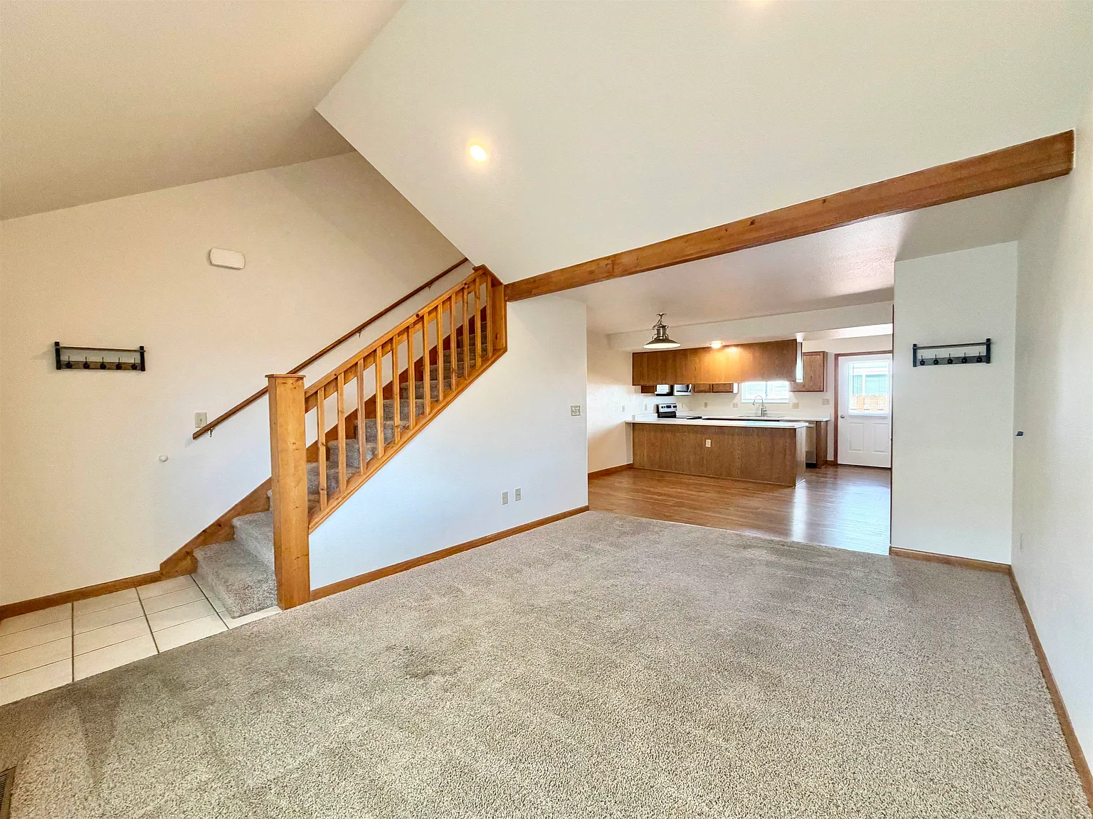 4 bed, 3.0 bath, 2335 sqft, $2,200 — Photo 2
