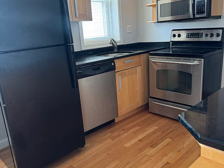314 V St NE #205 — Photo 6