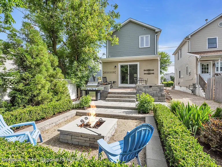 237 Bay Ave — Photo 41