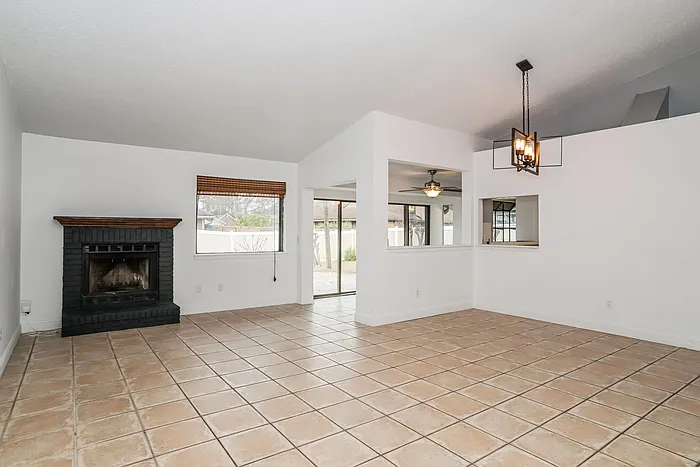 1728 Indian Springs Dr — Photo 6