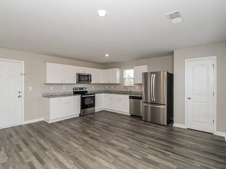 1739 Mary Ave — Photo 7