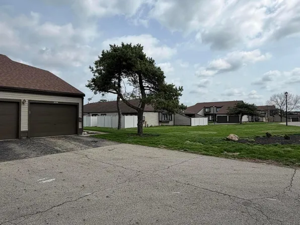 5254 Westbury Dr #14-D, Columbus, OH 43228