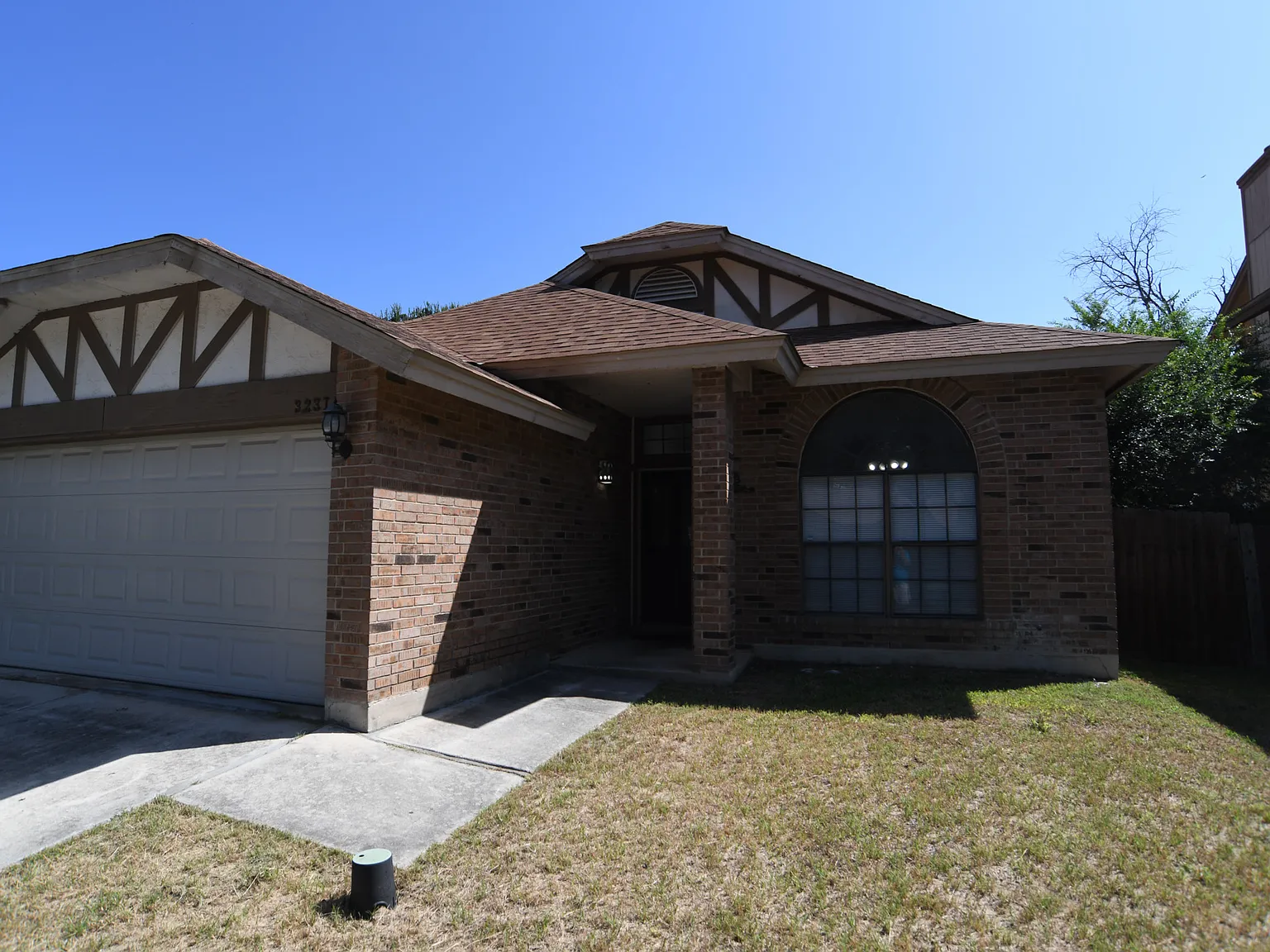 4 bed, 1899 sqft, $1,800 — Photo 1
