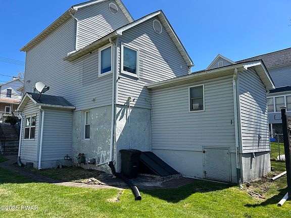 4th image of 829 E Lackawanna St