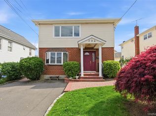 234 Winthrop Ave, Westbury, NY 11590