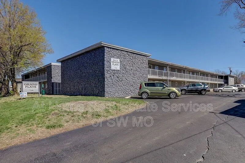 1 bed, 1.0 bath, $680 — Photo 2
