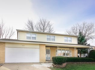 1803 W Thornwood Ln, Mount Prospect, IL 60056