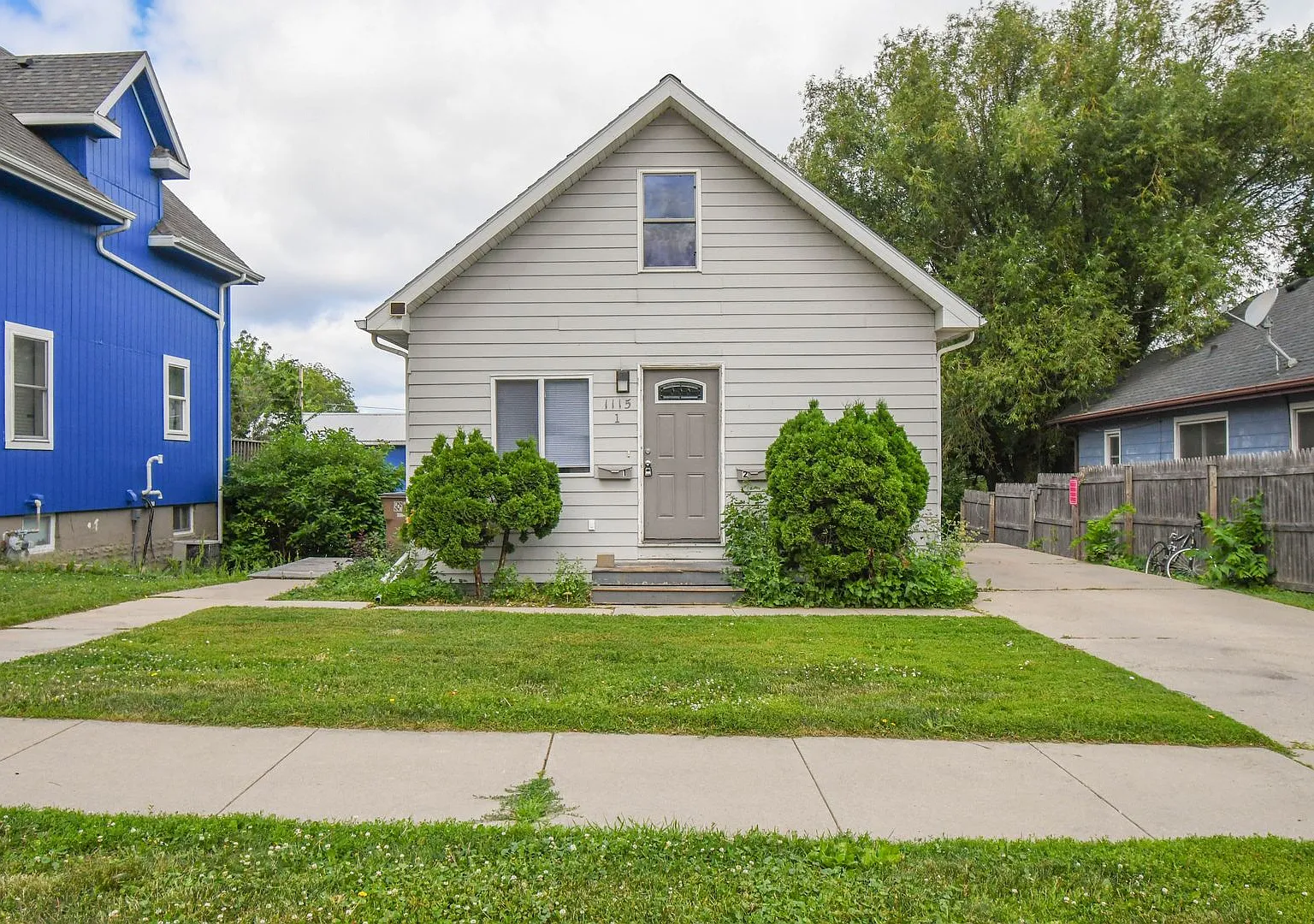 1115 N Duluth Ave — Photo 2