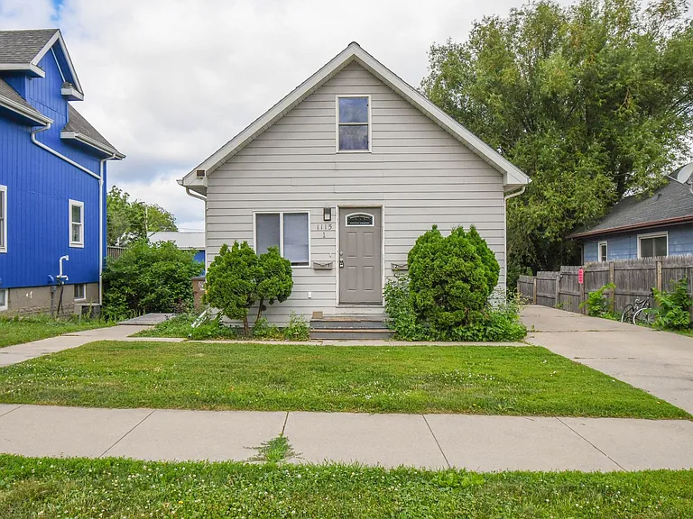 1115 N Duluth Ave — Photo 2