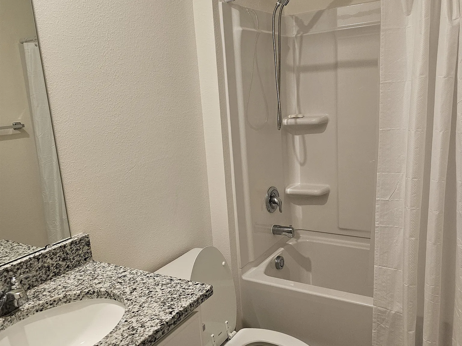 3 bed, 1504 sqft, $1,900 — Photo 3