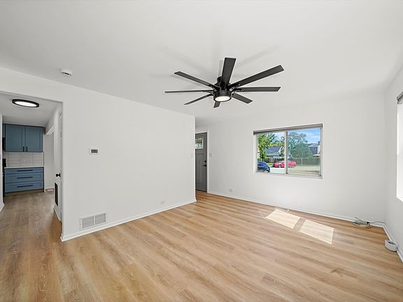 5th image of 2542 Silver Creek Dr