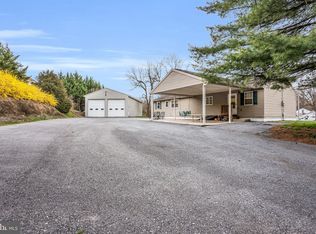 2 W Middlesex Dr, Carlisle, PA 17013