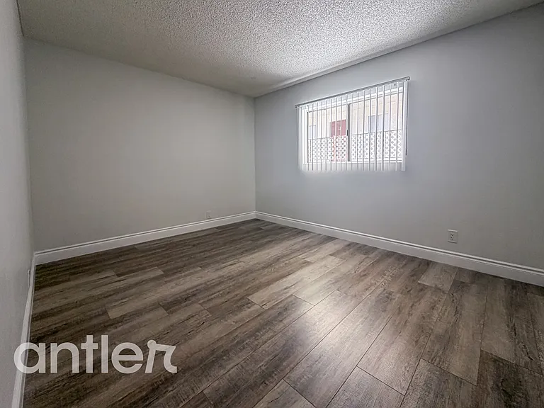 7916 Vineland Ave #J4 — Photo 7