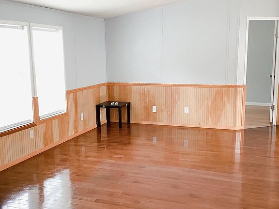 2nd image of 38 Emery Cir #51954