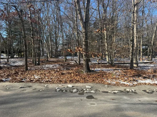 725 Youngs Avenue, Mattituck, NY 11952