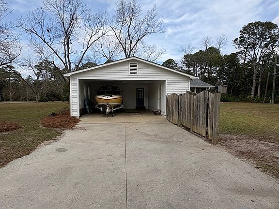 2nd image of 122 Wenona Way
